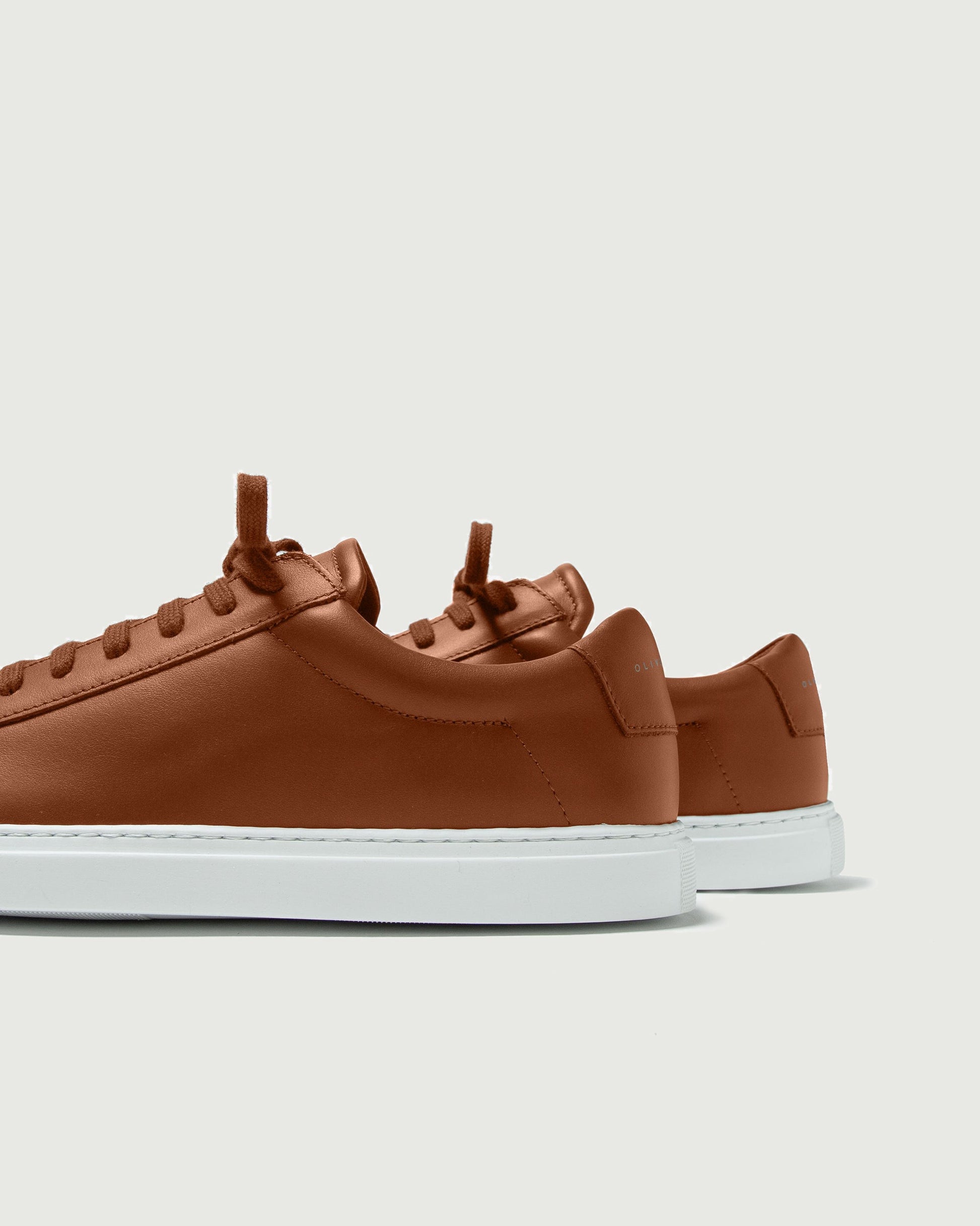 Oliver Cabell Low 1-Lion (Orthopedic)