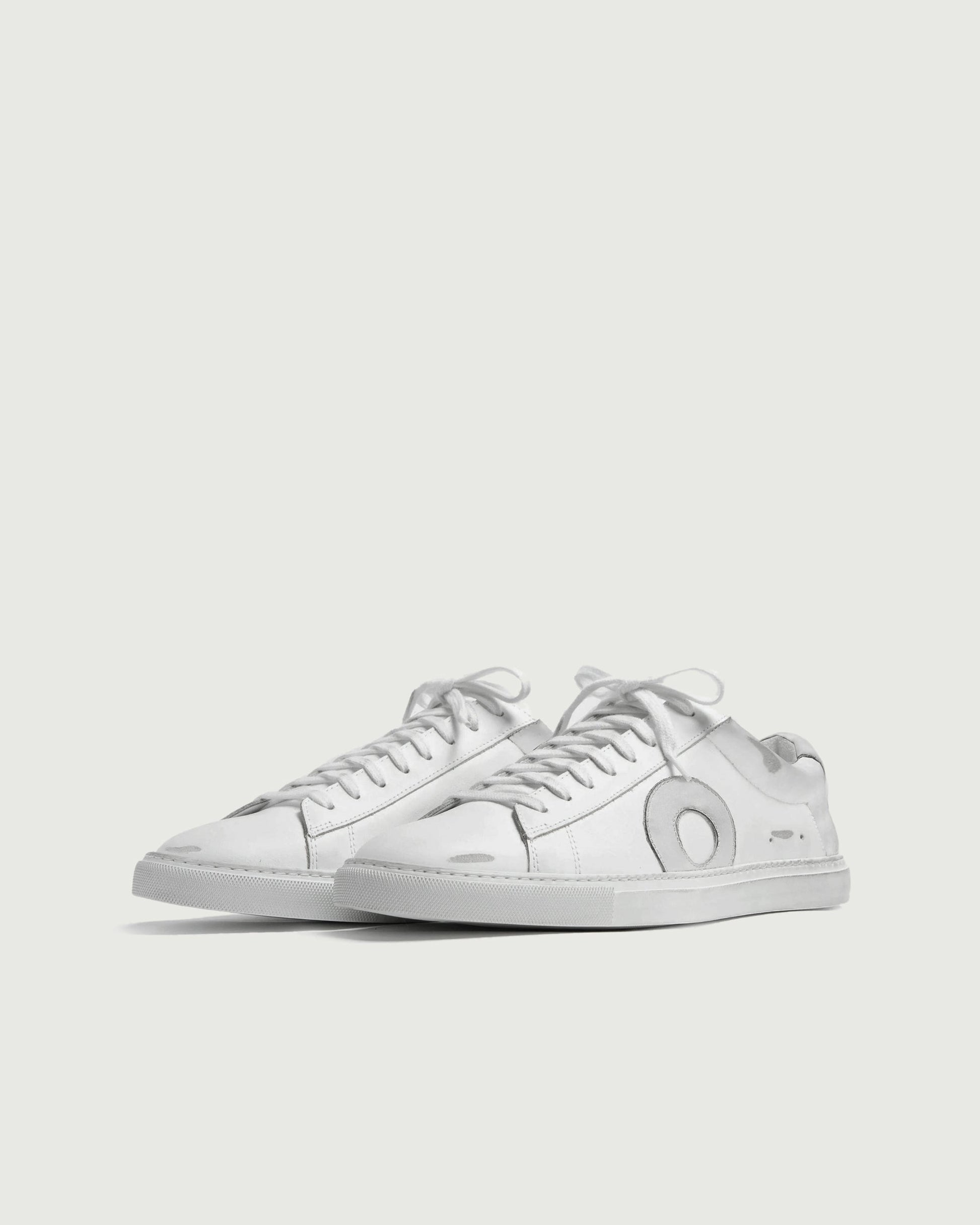 Oliver Cabell Low 1-White Wall (Orthopedic)