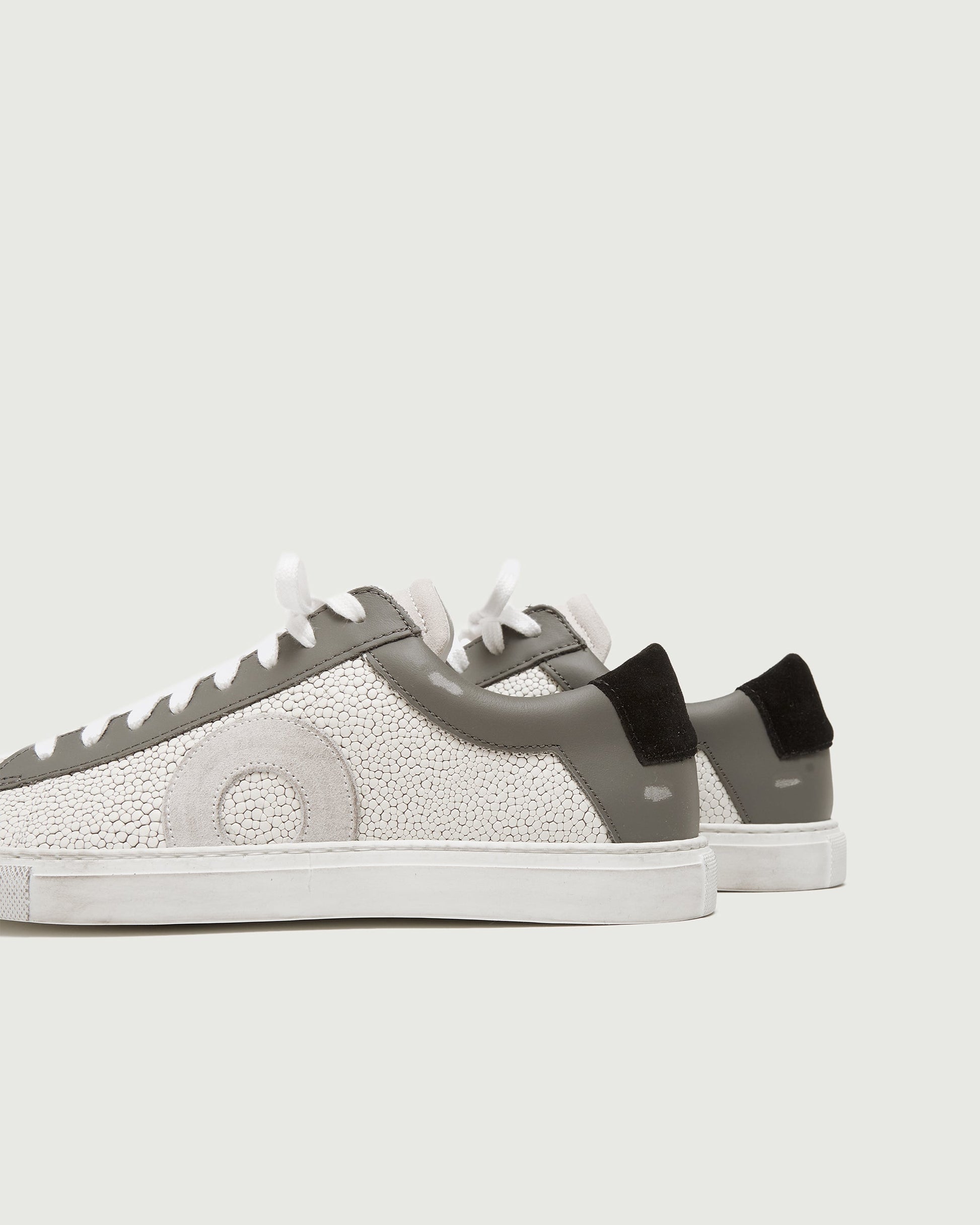Oliver Cabell Low 1-Stingray